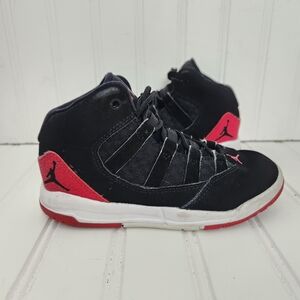 Nike Boys Size 11C Black Air Jordan Max Aura AQ9216-023 Basketball Sneakers